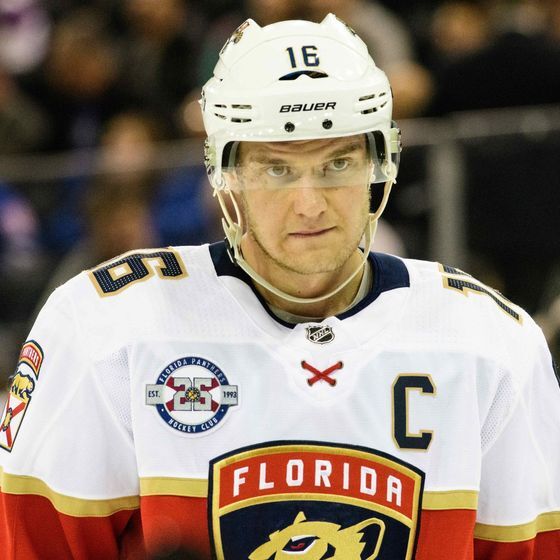 En 2013, Aleksander Barkov est devenu, à 18 ans et 31 jours, le plus jeune joueur à marquer un but dans un match de la LNH.