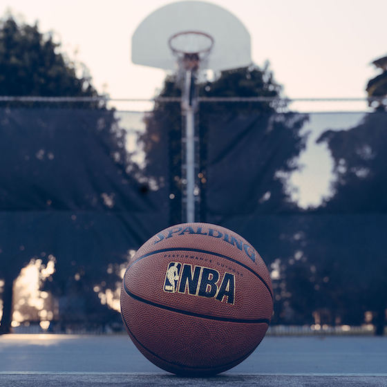 En 1939, la National Basketball Association (NBA) naît de la fusion de deux associations rivales.