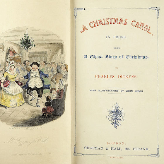 Dans A Christmas Carol (Un chant de Noël) de Charles Dickens, trois esprits de Noël rendent visite à Ebenezer Scrooge, le personnage principal.
