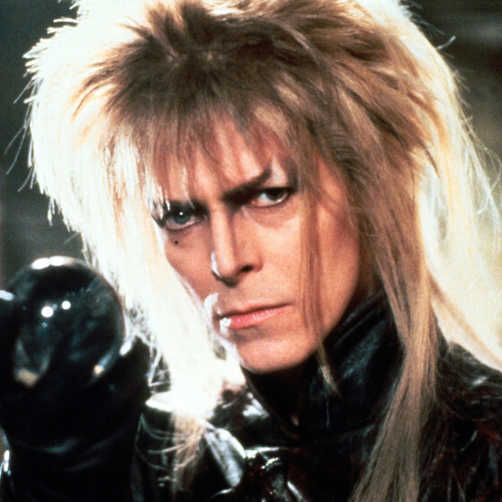 David Bowie a collaboré avec tous les artistes suivants : Queen, Tina Turner et Mick Jagger.