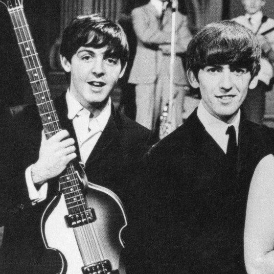 Aucune chanson écrite par George Harrison n’a été sortie en simple par les Beatles.