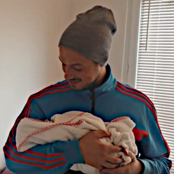 Carlito a été poursuivi en justice pour avoir fait semblant de lancer un bébé dans la vidéo J’effectue le dab.