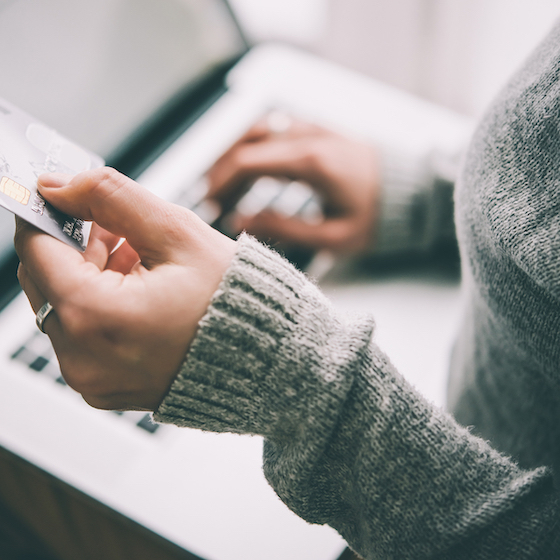 La moitié des quelque 12 à 24 millions de sites de commerce électronique font des profits.