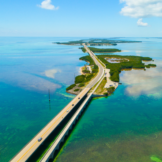 L’Overseas Highway, qui relie Miami à Key West, en Floride, a été construite sur le site d’un ancien chemin de fer.