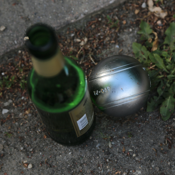 The ban on alcohol for professional pétanque players was dropped in 2007. 