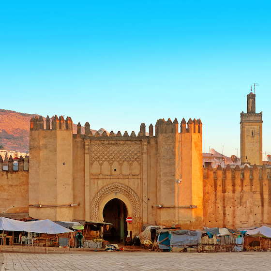 La plus grande ville du Maghreb est Fès avec 1,12 million d’habitants.