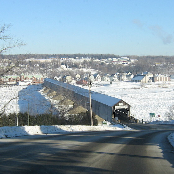 Le pont de Hartland (Nouveau-Brunswick, au Canada), est le plus long pont couvert au monde.