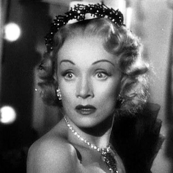 Popularisé par Alfred Hitchcock, le MacGuffin est un objet ou un objectif, souvent mystérieux, qui motive les personnages.