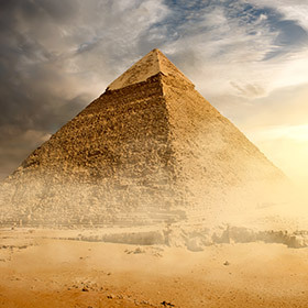 La pyramide de Khéops existe depuis plus de 4500 ans.
