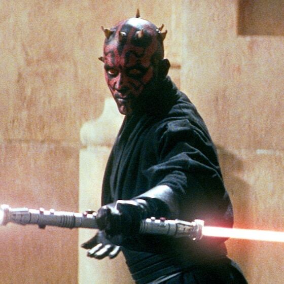 Darth Maul est tué dans un combat contre Obi-Wan Kenobi et Qui-Gon Jinn dans Star Wars: Episode I – The Phantom Menace.