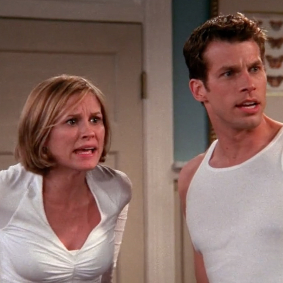 After they split up, Ross broke into Mona’s apartment to get his favourite shirt back, which was royal blue.