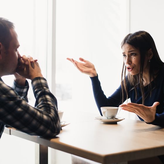 Il y a une ou plusieurs erreurs dans la phrase suivante : « Cesse de toujours demander tous les pourquois et les comments. »