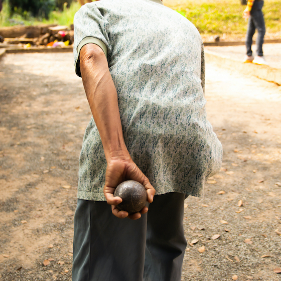 There are 2 types of players in pétanque: pointers and shooters. 