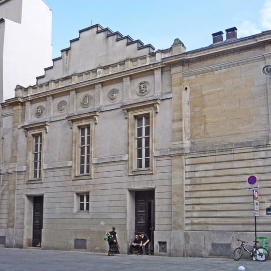 Carlito s’est présenté cinq fois, sans succès, au concours d’entrée du Conservatoire National Supérieur d’Art Dramatique.