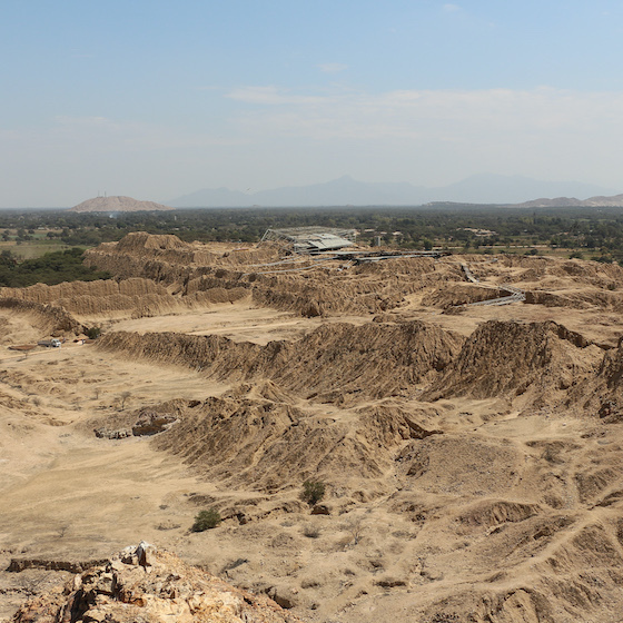 The Túcume archeological site (Peru) includes 7 pyramids.