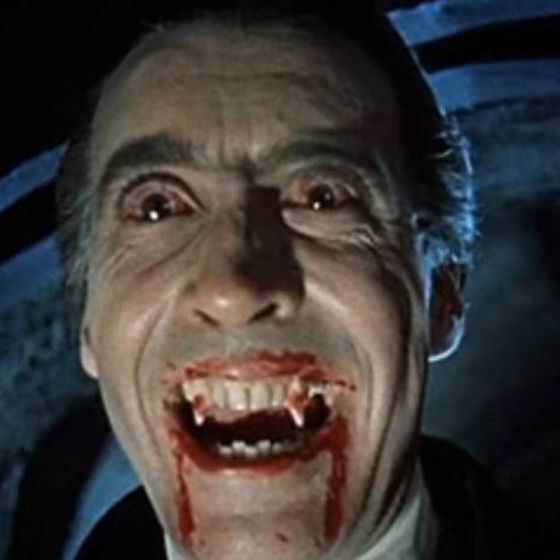 Dans le roman de Bram Stoker, Dracula a le pouvoir de changer de taille.