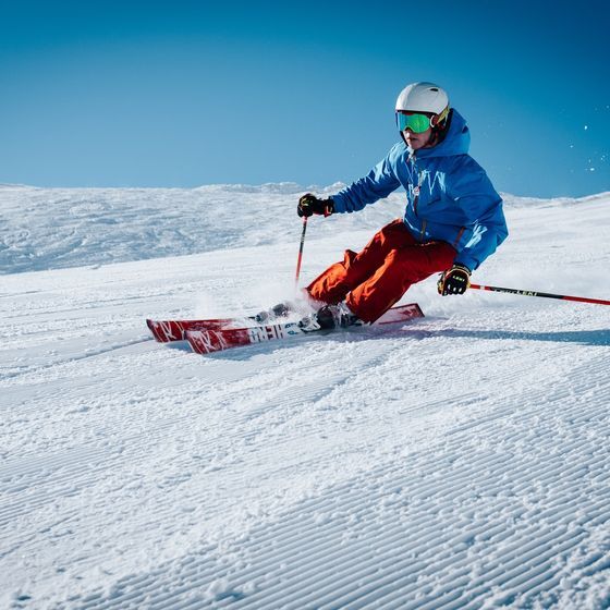 La poudreuse est constituée de neige sèche.