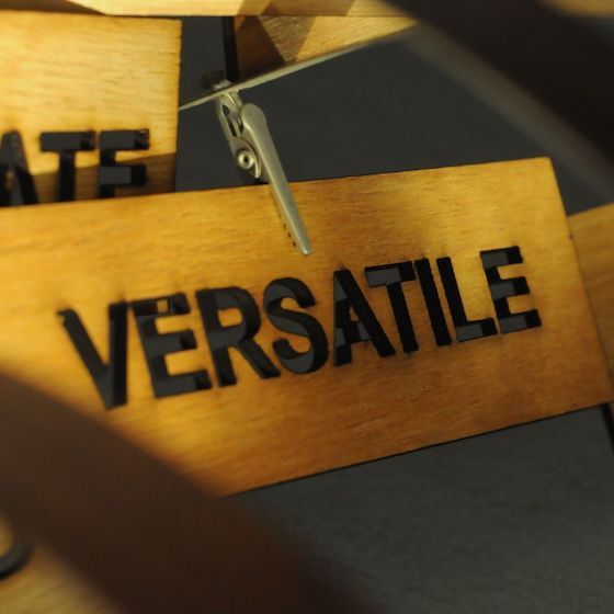 À l’origine, « versatile » signifiait « à double tranchant ».