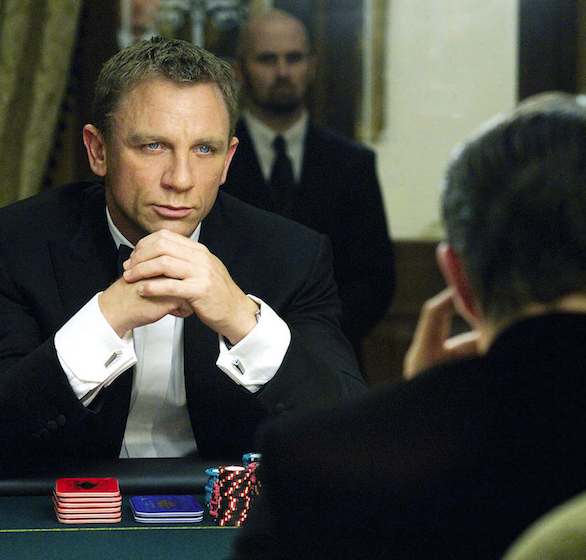 Casino Royale est le premier roman de Ian Fleming mettant en vedette James Bond.