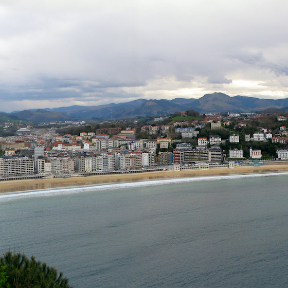 ives-de-l-ile-santa-clara-la-plage-la-concha-a-san-sebastian-en-espagne-avait-la-reputation-d-avoir-des-pouvoirs-de-guerison