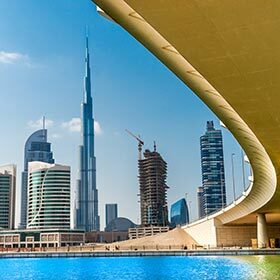 Le Burj Khalifa, l’édifice le plus haut du monde, se trouve à Abu Dhabi.