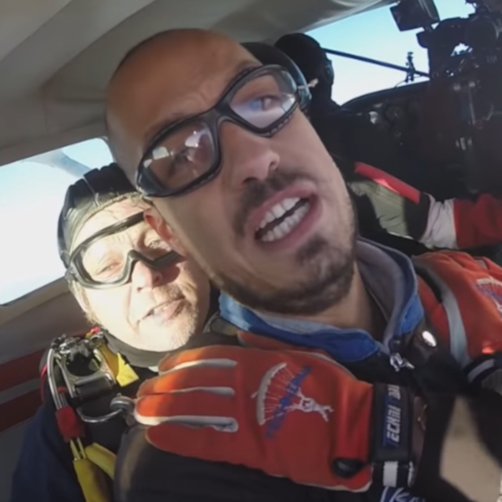 Juste avant de sauter en parachute, Carlito a dit : « Je ne veux pas mourir avant d’avoir fini One Piece. »