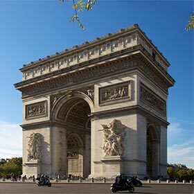 Après sa conquête de l’Italie, Napoléon a inauguré en grande pompe l’arc de triomphe de l’Étoile.
