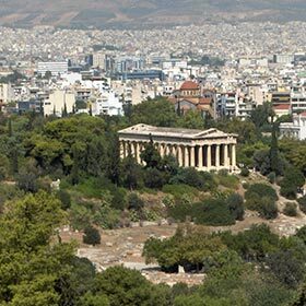 L’Acropole se trouve sur une des sept collines de Rome.