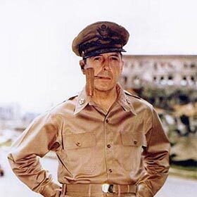 Après avoir été chassé des Philippines, le général Douglas MacArthur a dit : « J’en suis venu et j’y retournerai. »