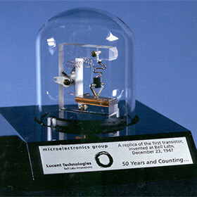 Le transistor a été inventé au début de la Seconde Guerre mondiale pour permettre la communication entre les sous-marins.