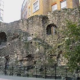 La ville de Londinium, fondée par les Romains vers l’an 43, est le berceau de ce qui est aujourd’hui Londres.