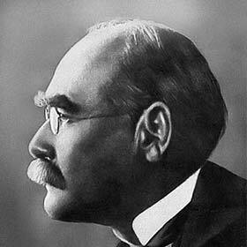 La citation « Ne regarde jamais en arrière, sinon tu vas tomber dans les escaliers » est de Rudyard Kipling.