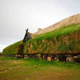 Les Vikings recouvraient leur maison de gazon pour les cacher aux envahisseurs.