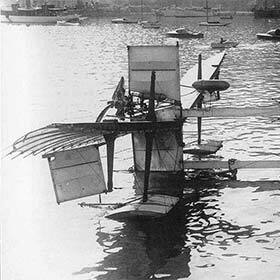 En 1910, le premier hydravion, surnommé Le canard, a réussi à franchir la Méditerranée.