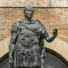 Julius Caesar loved being surrounded by Dobermans.