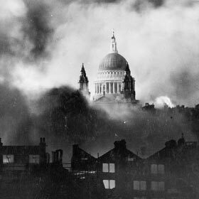 La cathédrale Saint-Paul a été détruite par les bombardements de l’aviation allemande durant la Seconde Guerre mondiale.