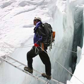 Le mot sherpa ne désigne pas seulement les guides d’alpinisme de l’Himalaya, mais aussi un peuple à part entière.