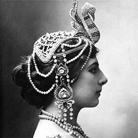 Mata Hari received the Légion d'honneur for her service to France.
