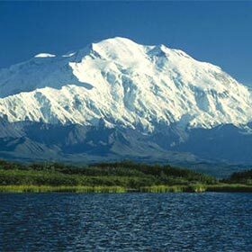 Le Denali, aussi appelé mont McKinley, est la plus haute montagne des États‑Unis.