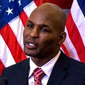 Bernard Hopkins est le seul athlète à avoir détenu une ceinture majeure de boxe à l’âge de 50 ans.