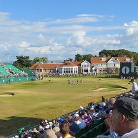Le Muirfield en Écosse, le plus ancien club de golf du monde, a finalement accepté des membres féminins.