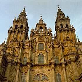 Santiago de Compostela is located in Portugal.