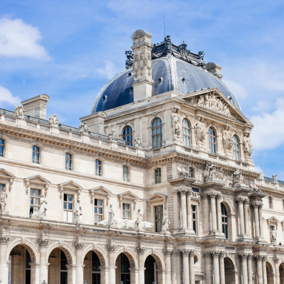 C’est un cuisinier espagnol qui a présenté l’eau et le lait glacés à la cour française au 14e siècle.