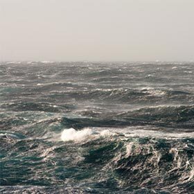 Ventripotent est le nom donné au sommet arrondi des vagues en haute mer.