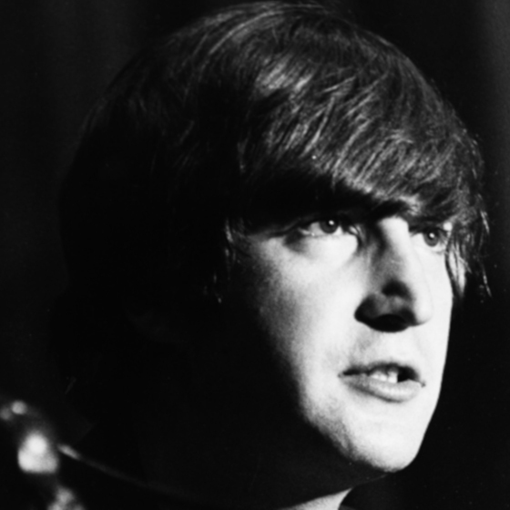 John était le plus âgé des quatre Beatles.
