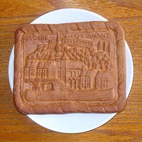 The “Couque de Dinant” is a pastry that spoils quickly.