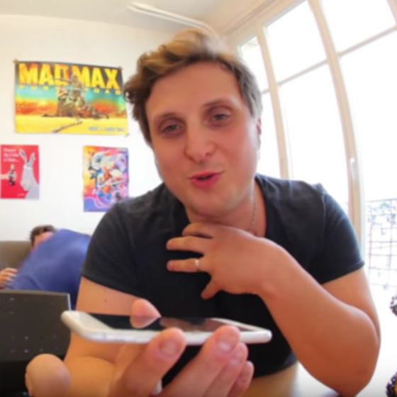 Avant d’être youtubeur, McFly était cadreur-commentateur dans le domaine de l’audiovisuel.