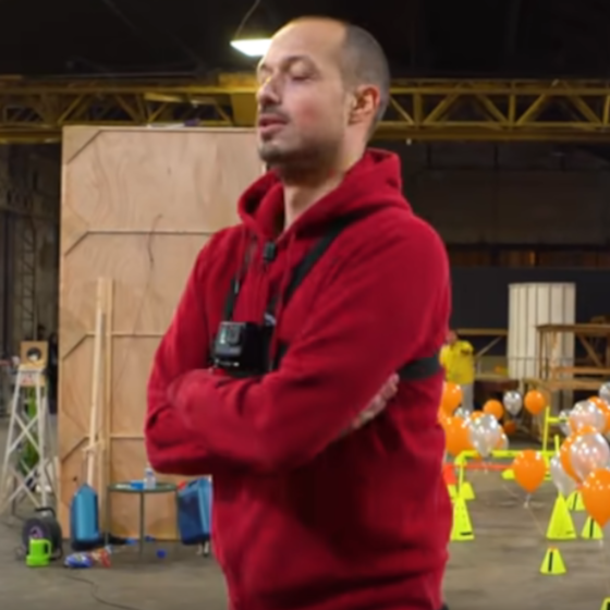 Carlito a un problème à l’oreille interne gauche, ce qui l’empêche de faire le ATR challenge.