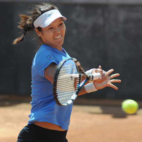 La Chinoise Li Na est la première joueuse de tennis asiatique à remporter un tournoi du Grand Chelem en simple.