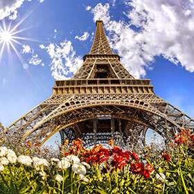 Gustave Eiffel est le créateur de la tour Eiffel et de la structure de la statue de la Liberté.